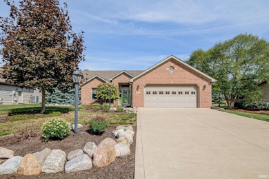 Highly sought after free standing villa in Eagle Glen! Home has on Eagle Glen Golf Club in Indiana - for sale on GolfHomes.com, golf home, golf lot