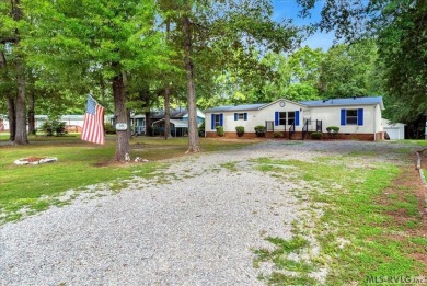 Lakeside Retreat in Tanglewood Shores! Welcome to your getaway on Tanglewood Shores Golf Club in Virginia - for sale on GolfHomes.com, golf home, golf lot