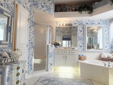 This Edinburgh model in Kings Ridge is a RARE find a 4/2 Split on Kings Ridge Golf Club in Florida - for sale on GolfHomes.com, golf home, golf lot