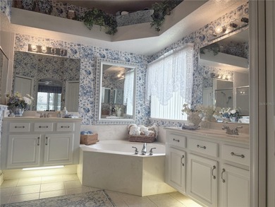 This Edinburgh model in Kings Ridge is a RARE find a 4/2 Split on Kings Ridge Golf Club in Florida - for sale on GolfHomes.com, golf home, golf lot