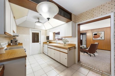 One or more photo(s) has been virtually staged. Welcome to this on Babe Zaharias Golf Course in Florida - for sale on GolfHomes.com, golf home, golf lot