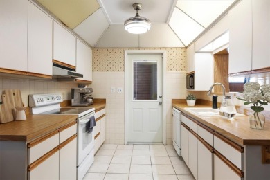 One or more photo(s) has been virtually staged. Welcome to this on Babe Zaharias Golf Course in Florida - for sale on GolfHomes.com, golf home, golf lot