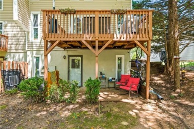 Welcome to this 3-bedroom, 3.5-bath end-unit townhome on Heather Hills Golf Course in North Carolina - for sale on GolfHomes.com, golf home, golf lot
