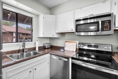 BEAUTIFULLY UPDATED TOP FLOOR GOLF COURSE UNIT WITH 2 BEDROOMS on Diamondhead Country Club in Mississippi - for sale on GolfHomes.com, golf home, golf lot