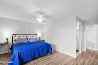 BEAUTIFULLY UPDATED TOP FLOOR GOLF COURSE UNIT WITH 2 BEDROOMS on Diamondhead Country Club in Mississippi - for sale on GolfHomes.com, golf home, golf lot