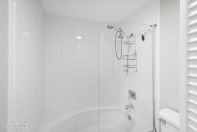 BEAUTIFULLY UPDATED TOP FLOOR GOLF COURSE UNIT WITH 2 BEDROOMS on Diamondhead Country Club in Mississippi - for sale on GolfHomes.com, golf home, golf lot