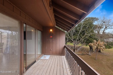 BEAUTIFULLY UPDATED TOP FLOOR GOLF COURSE UNIT WITH 2 BEDROOMS on Diamondhead Country Club in Mississippi - for sale on GolfHomes.com, golf home, golf lot