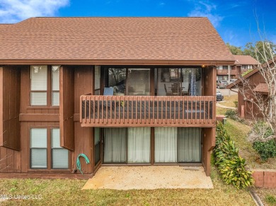 BEAUTIFULLY UPDATED TOP FLOOR GOLF COURSE UNIT WITH 2 BEDROOMS on Diamondhead Country Club in Mississippi - for sale on GolfHomes.com, golf home, golf lot