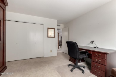 Enjoy this lovely townhouse in Sun Lakes community of Cottonwood on Cottonwood Country Club in Arizona - for sale on GolfHomes.com, golf home, golf lot