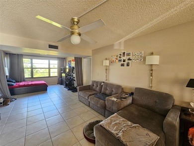 Spacious unit overlooking Via Mizner Golf Course. Open floor on The Country Club At Boca Raton in Florida - for sale on GolfHomes.com, golf home, golf lot