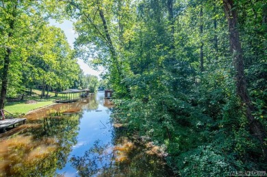 Are you looking for an offshore lot at Lake Gaston? Specifically on Tanglewood Shores Golf Club in Virginia - for sale on GolfHomes.com, golf home, golf lot