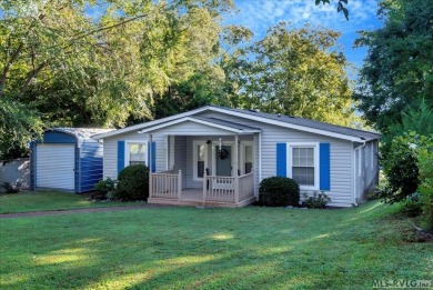 Waterfront Living in Tanglewood Shores! This 3 bedroom, 2 full on Tanglewood Shores Golf Club in Virginia - for sale on GolfHomes.com, golf home, golf lot