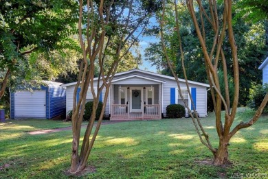 Waterfront Living in Tanglewood Shores! This 3 bedroom, 2 full on Tanglewood Shores Golf Club in Virginia - for sale on GolfHomes.com, golf home, golf lot