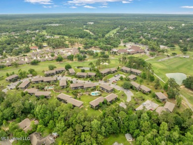 Rare find! This charming 3 bedroom 2 bath condo in Lanai Village on Diamondhead Country Club in Mississippi - for sale on GolfHomes.com, golf home, golf lot