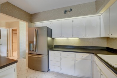 This bright 2nd floor 3 BR/2BTH convertible condo with fantastic on Hunters Run Golf and Country Club in Florida - for sale on GolfHomes.com, golf home, golf lot
