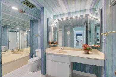 This bright 2nd floor 3 BR/2BTH convertible condo with fantastic on Hunters Run Golf and Country Club in Florida - for sale on GolfHomes.com, golf home, golf lot
