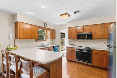 Welcome to 1945 Shenandoah Blvd., a well-maintained 3-bedroom on Sunny Hills Golf and Country Club in Florida - for sale on GolfHomes.com, golf home, golf lot