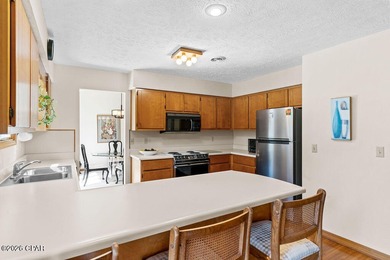 Welcome to 1945 Shenandoah Blvd., a well-maintained 3-bedroom on Sunny Hills Golf and Country Club in Florida - for sale on GolfHomes.com, golf home, golf lot