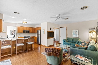 Welcome to 1945 Shenandoah Blvd., a well-maintained 3-bedroom on Sunny Hills Golf and Country Club in Florida - for sale on GolfHomes.com, golf home, golf lot