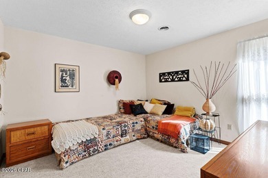 Welcome to 1945 Shenandoah Blvd., a well-maintained 3-bedroom on Sunny Hills Golf and Country Club in Florida - for sale on GolfHomes.com, golf home, golf lot