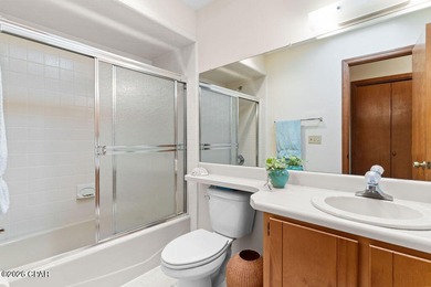 Welcome to 1945 Shenandoah Blvd., a well-maintained 3-bedroom on Sunny Hills Golf and Country Club in Florida - for sale on GolfHomes.com, golf home, golf lot