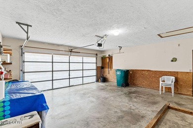 Welcome to 1945 Shenandoah Blvd., a well-maintained 3-bedroom on Sunny Hills Golf and Country Club in Florida - for sale on GolfHomes.com, golf home, golf lot