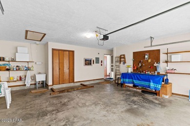 Welcome to 1945 Shenandoah Blvd., a well-maintained 3-bedroom on Sunny Hills Golf and Country Club in Florida - for sale on GolfHomes.com, golf home, golf lot