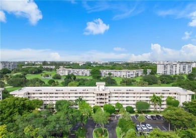 Rare King Model 3BD/2.5BA in Palm Aire! This spacious 2,100 sq on Palm-Aire Country Club and Resort - The Oaks in Florida - for sale on GolfHomes.com, golf home, golf lot