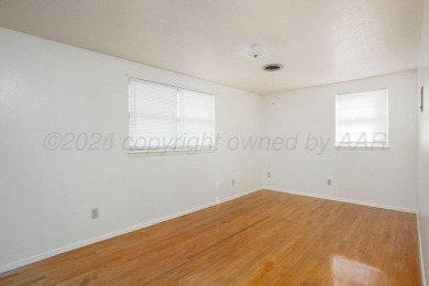 The sweetest 4/2/2 home is nestled on a quiet cul-de-sac in the on Ross Rogers Municipal Golf Course in Texas - for sale on GolfHomes.com, golf home, golf lot
