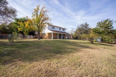 The sweetest 4/2/2 home is nestled on a quiet cul-de-sac in the on Ross Rogers Municipal Golf Course in Texas - for sale on GolfHomes.com, golf home, golf lot