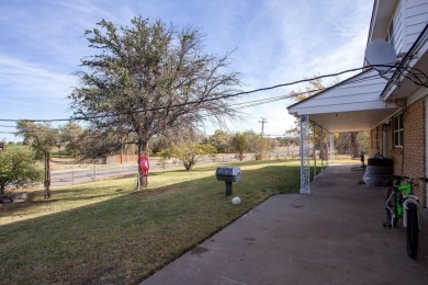 The sweetest 4/2/2 home is nestled on a quiet cul-de-sac in the on Ross Rogers Municipal Golf Course in Texas - for sale on GolfHomes.com, golf home, golf lot