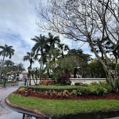 Beautifully remodeled townhome located in the desirable gated on Briar Bay Golf Course in Florida - for sale on GolfHomes.com, golf home, golf lot