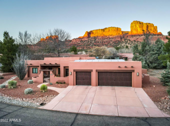 Outstanding 3 bedroom 3 bath fully remodeled home in 2020 on Oakcreek Country Club in Arizona - for sale on GolfHomes.com, golf home, golf lot