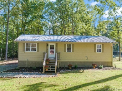 BUGGS ISLAND LAKEFRONT BUNGALOW: *FALL* in love with this 3 on Kinderton Country Club in Virginia - for sale on GolfHomes.com, golf home, golf lot