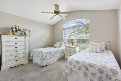 MINUTES TO SUMTER LANDING!! Welcome to this spacious 3-bedroom on The Links of Spruce Creek in Florida - for sale on GolfHomes.com, golf home, golf lot