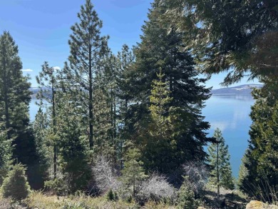 This property has spectacular deep water lake frontage. Enjoy on Lake Almanor Country Club in California - for sale on GolfHomes.com, golf home, golf lot