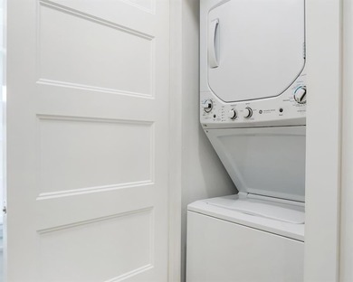 Gorgeous renovated 2 bed, 2 bath condo in all-ages Palm Aire on Palm-Aire Country Club and Resort - The Oaks in Florida - for sale on GolfHomes.com, golf home, golf lot