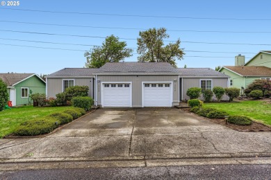 Welcome to this well-maintained single-level duplex, offering an on  in Oregon - for sale on GolfHomes.com, golf home, golf lot