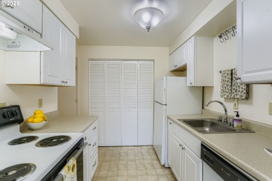 Welcome to this well-maintained single-level duplex, offering an on  in Oregon - for sale on GolfHomes.com, golf home, golf lot