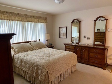 Immaculate 2 or 3 Bedroom, 3 Bath Ranch Townhome in Desirable on Balmoral Woods Golf Club in Illinois - for sale on GolfHomes.com, golf home, golf lot