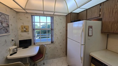 Spacious 2BR/2BA condo in desirable Palm Aire with beautiful on Palm-Aire Country Club and Resort - The Oaks in Florida - for sale on GolfHomes.com, golf home, golf lot