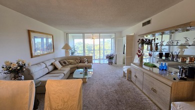 Spacious 2BR/2BA condo in desirable Palm Aire with beautiful on Palm-Aire Country Club and Resort - The Oaks in Florida - for sale on GolfHomes.com, golf home, golf lot