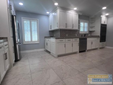 STUNNING 5 bedroom, 4.5 bath open concept with a kitchen that on Harlingen Country Club in Texas - for sale on GolfHomes.com, golf home, golf lot