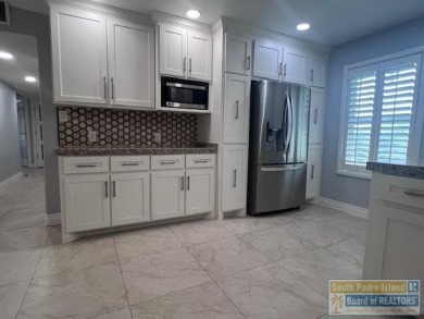 STUNNING 5 bedroom, 4.5 bath open concept with a kitchen that on Harlingen Country Club in Texas - for sale on GolfHomes.com, golf home, golf lot