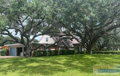 STUNNING 5 bedroom, 4.5 bath open concept with a kitchen that on Harlingen Country Club in Texas - for sale on GolfHomes.com, golf home, golf lot