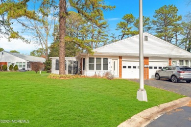 Welcome home to this two bedroom Oakwood II. Located on a Cul de on Keswick Village Golf Course in New Jersey - for sale on GolfHomes.com, golf home, golf lot