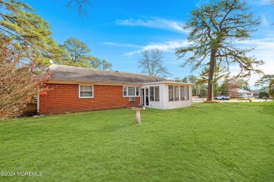 Welcome home to this two bedroom Oakwood II. Located on a Cul de on Keswick Village Golf Course in New Jersey - for sale on GolfHomes.com, golf home, golf lot