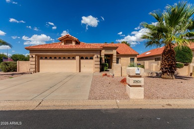 Beautiful golf course home in adult community with vaulted on Cottonwood Country Club in Arizona - for sale on GolfHomes.com, golf home, golf lot
