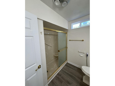 BEAUTIFUL LIGHT AND BRIGHT END UNIT with views of the golf on Oak Knoll Golf Course in Oregon - for sale on GolfHomes.com, golf home, golf lot