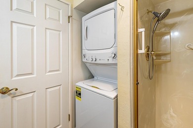 BEAUTIFUL LIGHT AND BRIGHT END UNIT with views of the golf on Oak Knoll Golf Course in Oregon - for sale on GolfHomes.com, golf home, golf lot